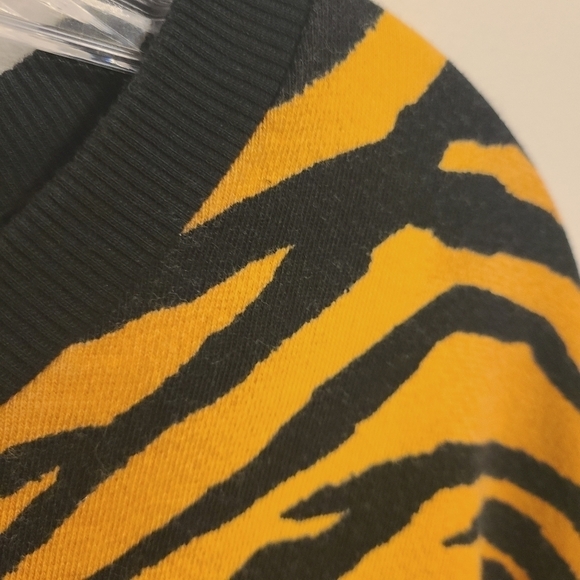 ASOS Design | Women's All Over Animal Zebra Printed Sweatshirt (US Size 24) - Picture 10 of 13